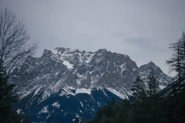 Hoge Alpine Bergen Met Sneeuw Duitsland Blauwe Mooie Lucht — Stockfoto