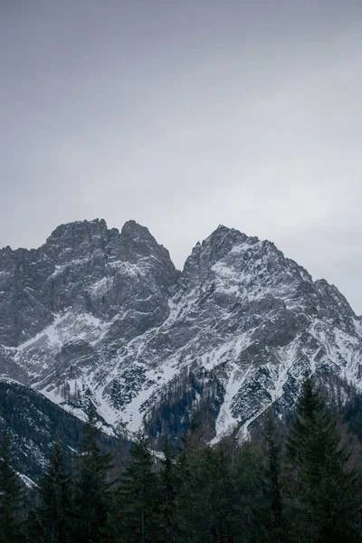 Hoge Alpine Bergen Met Sneeuw Duitsland Blauwe Mooie Lucht — Stockfoto