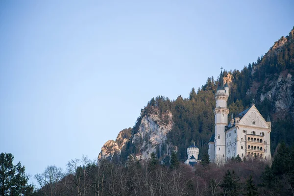 Oude Prachtige Stenen Kasteel Neuschwanstein Kasteel Omgeven Door Rotsen Bergen — Stockfoto