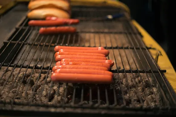 Délicieux Hot Dogs Frais Sur Gril — Photo