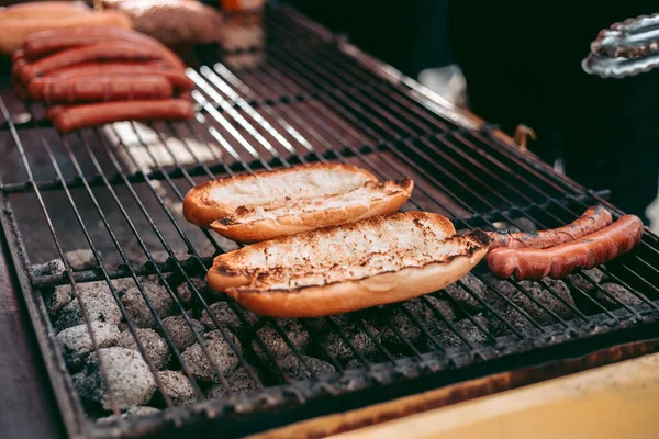 Délicieux Hot Dogs Frais Sur Gril — Photo