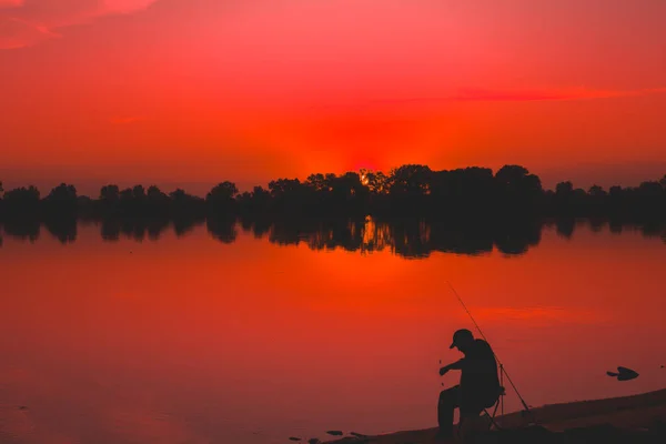 Pescador Amanecer Pescando Una Caña Pescar — Foto de Stock