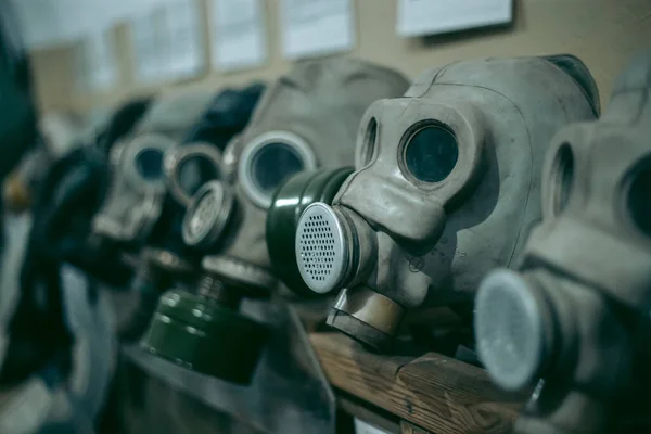 消除切尔诺贝利事故过程中使用的旧苏联防辐射防毒面具 — 图库照片