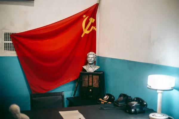 Soviet Red Flag Sickle Hammer Bust Stalin Office — Stock Photo, Image