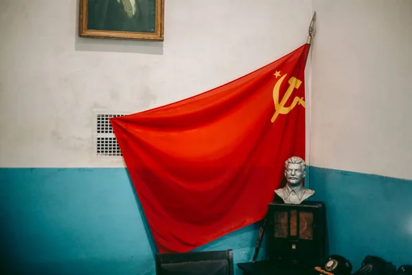 Soviet Red Flag Sickle Hammer Bust Stalin Office — Stock Photo, Image