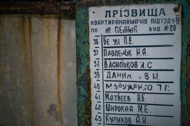 Çernobil 'deki Pripyat' taki evde isim plakası.