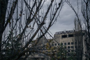 Çernobil 'deki Pripyat Oteli' nin eski binası.