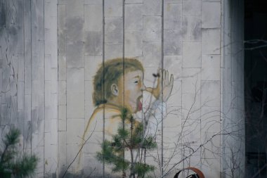 Çernobil 'deki Pripyat' ın duvarındaki duvar resmi.