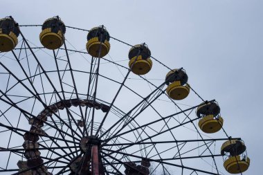 Çernobil 'deki Pripyat hayalet kasabasında dönme dolap.