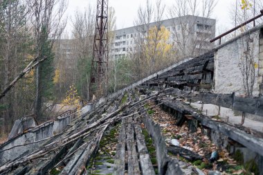 Çernobil 'deki Pripyat' ta terk edilmiş bir tribün.