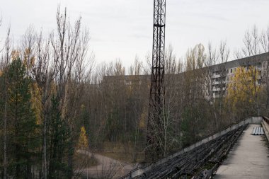Çernobil 'deki Pripyat' ta terk edilmiş bir tribün.