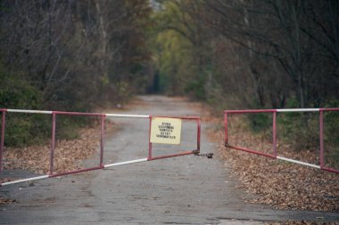 Pripyat 'ta bariyer Çernobil' de ormanda