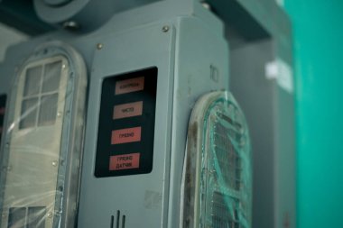 Pripyat 'ta Çernobil' in girişindeki radyasyon seviyesini ölçen bir cihaz.