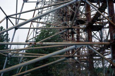 Pripyat, Çernobil 'deki Duga elektrik santrali. Sinyali yakalamak için Sovyet gizli radyo kulesi.