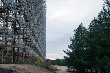 Pripyat, Çernobil 'deki Duga elektrik santrali. Sinyali yakalamak için Sovyet gizli radyo kulesi.