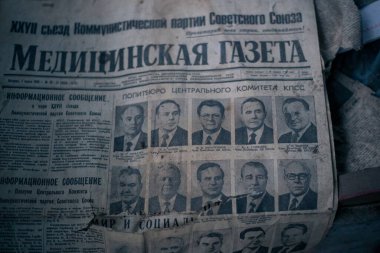 Çernobil 'deki Pripyat' ta eski bir Sovyet gazetesi.