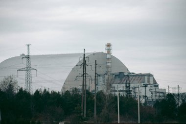 Çernobil 'deki Pripyat' taki bir nükleer santralin 4. güç ünitesinin üstündeki lahit.