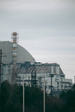 Çernobil 'deki Pripyat' taki bir nükleer santralin 4. güç ünitesinin üstündeki lahit.