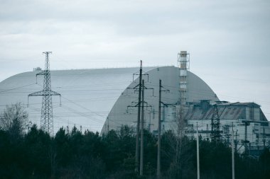 Çernobil 'deki Pripyat' taki bir nükleer santralin 4. güç ünitesinin üstündeki lahit.