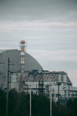 Çernobil 'deki Pripyat' taki bir nükleer santralin 4. güç ünitesinin üstündeki lahit.