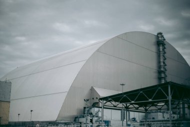 Çernobil 'deki Pripyat' taki bir nükleer santralin 4. güç ünitesinin üstündeki lahit.