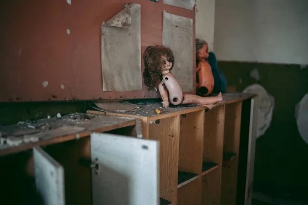 Boneca Brinquedo Macio Uma Escola Abandonada Pripyat Chernobyl — Fotografia de Stock