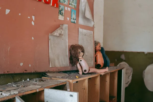 Boneca Brinquedo Macio Uma Escola Abandonada Pripyat Chernobyl — Fotografia de Stock