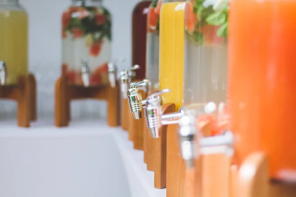 Deliciosos Lanches Casamento Frescos Mesa — Fotografia de Stock