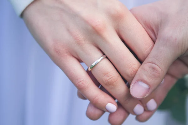 Beautiful White Gold Wedding Ring — Stock Photo, Image