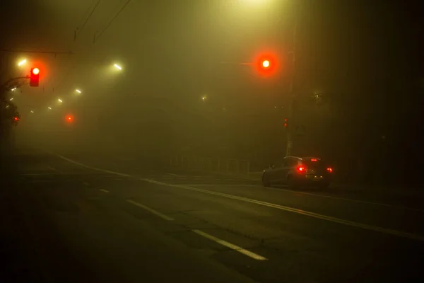Шосе Дорога Вночі Тумані Місті — стокове фото
