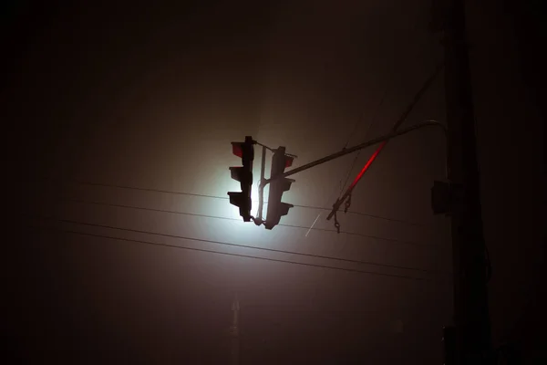 Feu Circulation Nuit Dans Ville Dans Brouillard — Photo