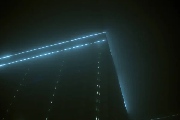 Edificio Oficinas Alto Por Noche Niebla — Foto de Stock