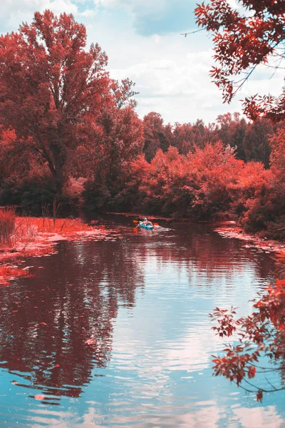 Chico Una Chica Canoa Remando Por Río — Foto de Stock