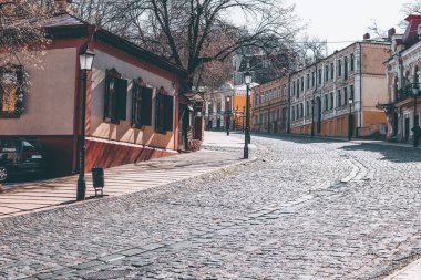 Andreevsky caddesi bomboş.