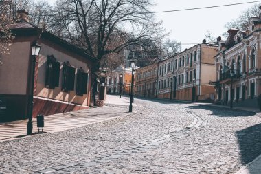 Andreevsky caddesi bomboş.