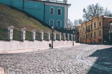 Boş merkez caddesi Andreevsky turist soyundan geliyor