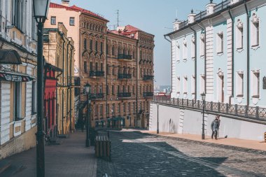 Andreevsky caddesi bomboş.