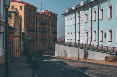 Andreevsky caddesi bomboş.