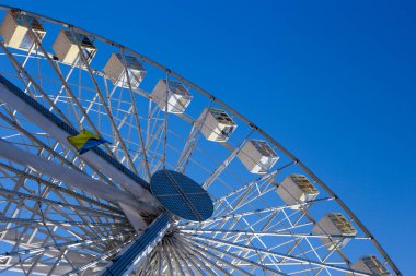 Panoramik görüş için Kiev 'in merkezinde dönme dolap var.