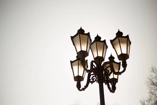 街上的家具欧洲风格的老式灯笼 — 图库照片