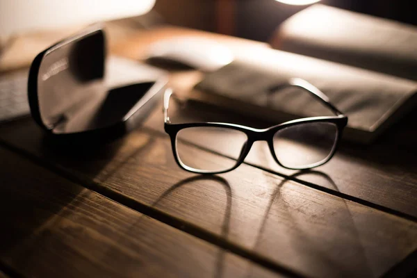 Óculos Para Correção Visão Visão Proteção Contra Computador Mesa Madeira — Fotografia de Stock