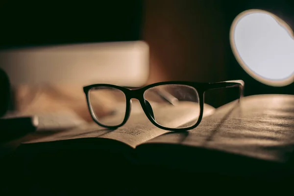 Óculos Para Correção Visão Visão Proteção Contra Computador Livro — Fotografia de Stock