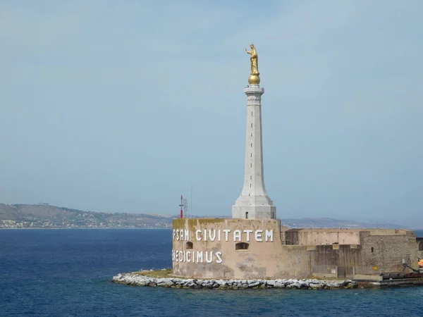 Messina Italien April 2017 Utsikt Över Ett Monument Med Jungfru — Stockfoto