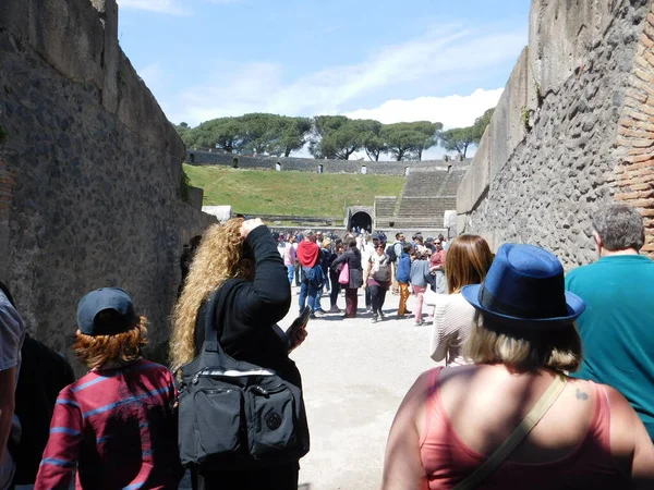 Pompei, Campania, İtalya. 24 Nisan 2017. Amfitiyatronun içinde bir tünel..