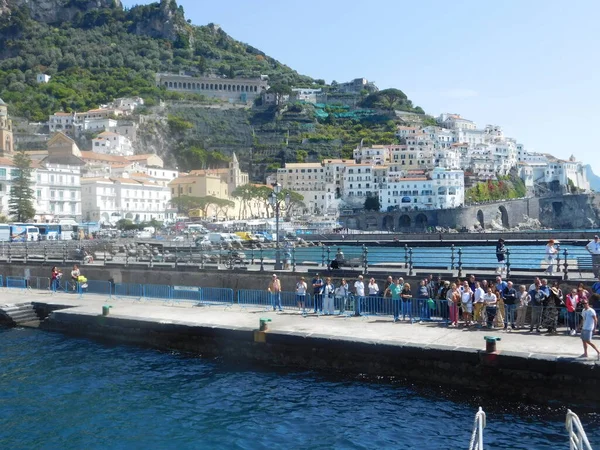 Amalfiküste Kampanien Italien April 2017 Ein Hafen Einer Verschmelzenden Küste — Stockfoto