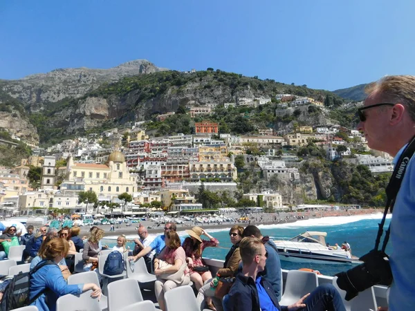 Costa Amalfitada Campania Itália Abril 2017 Algum Turista Barco Costa — Fotografia de Stock