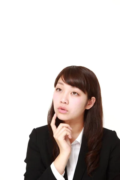 Młody japoński kobieta myśli o czymś — Zdjęcie stockowe