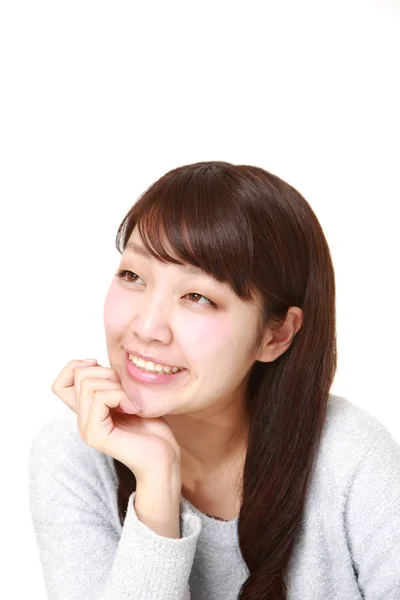 Jovem mulher japonesa sonhando com seu futuro — Fotografia de Stock