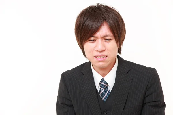 Jeune homme d'affaires japonais pleure — Photo