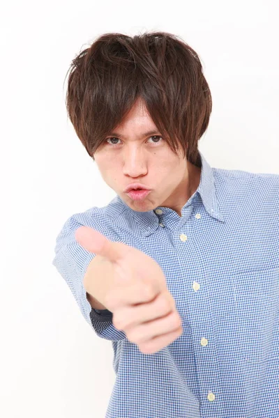 Giapponese uomo con pollice su gesto — Foto Stock